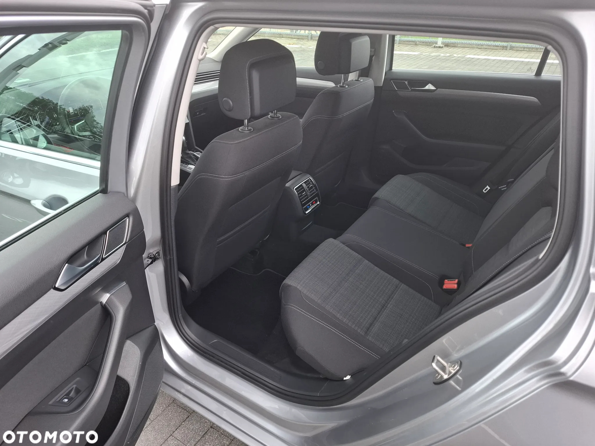 Volkswagen Passat Variant 2.0 TDI SCR DSG Business - 15