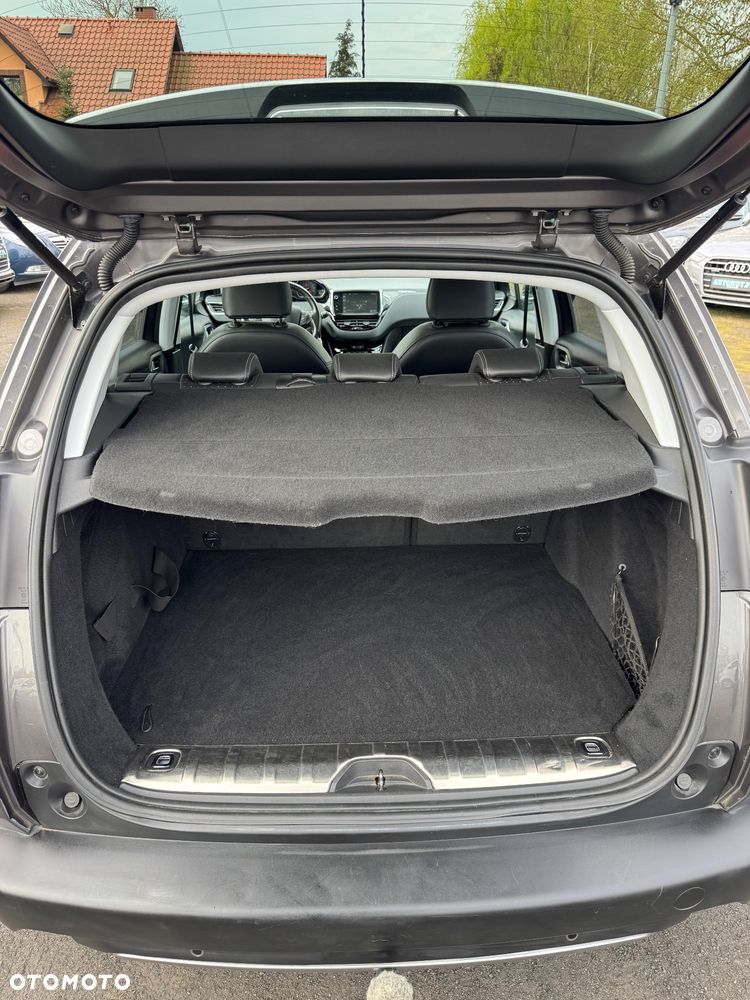 Peugeot 2008 1.2 Pure Tech GPF Signature S&S EAT6 - 10