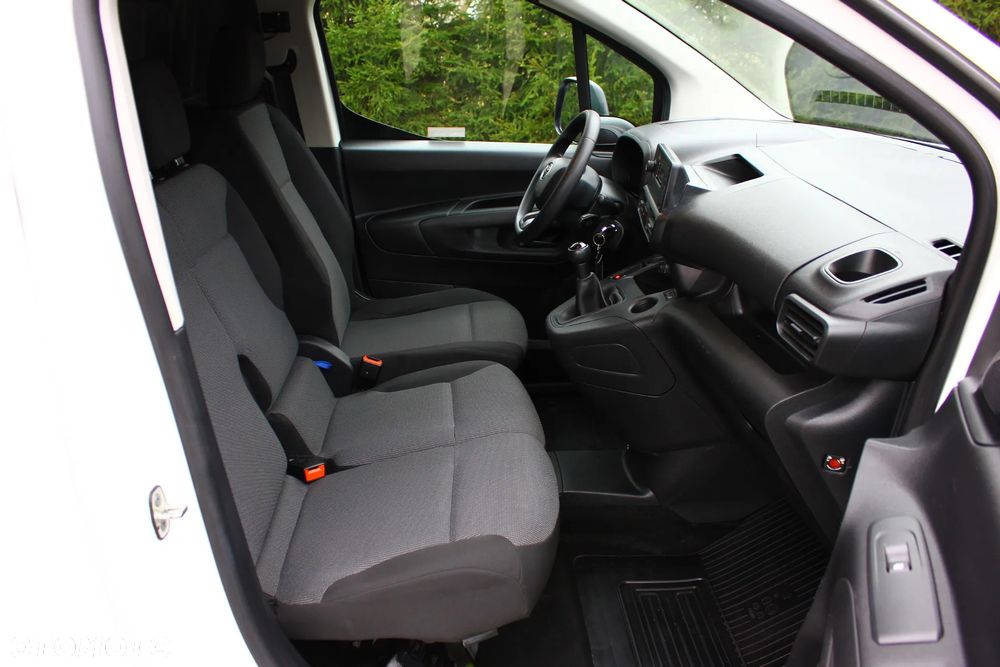 Toyota Proace City CHŁODNIA 1.5D-4D 102KM LONG L2 3 Osobowy - 31