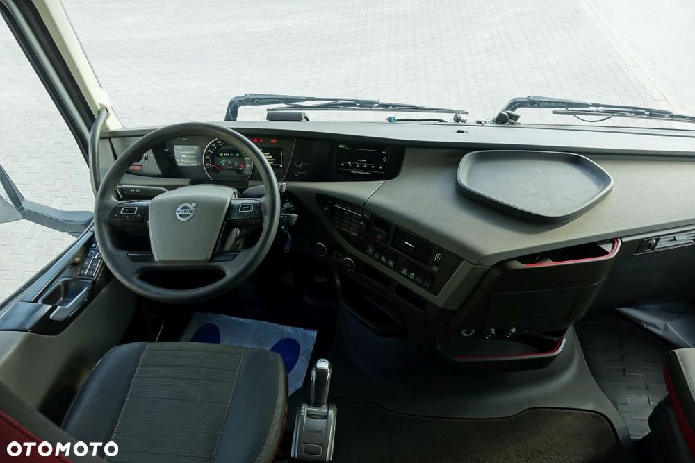 Volvo FH 500 GLOBETROTTER / EURO 6 / STANDARD / AUTOMAT / KLIMATYZACJA POSTOJOWA / LODÓWKA / 2 ZBIORNIKI - 24