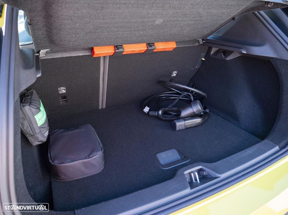 Volvo EX30 Single Motor Extended Range RWD Plus - 18