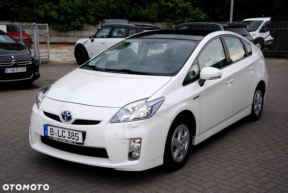 Toyota Prius (Hybrid) Executive - 2