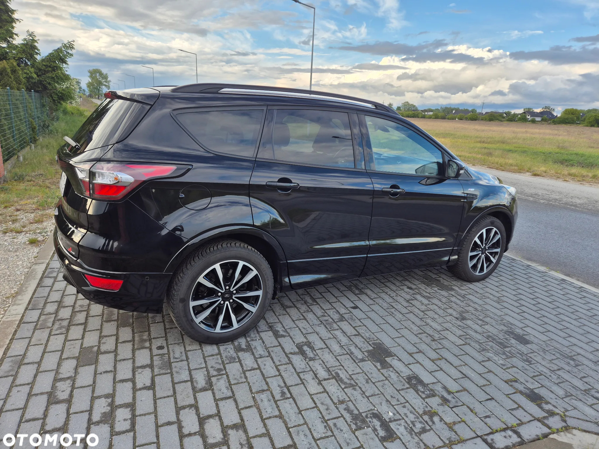 Ford Kuga 2.0 TDCi 2x4 ST-Line - 4