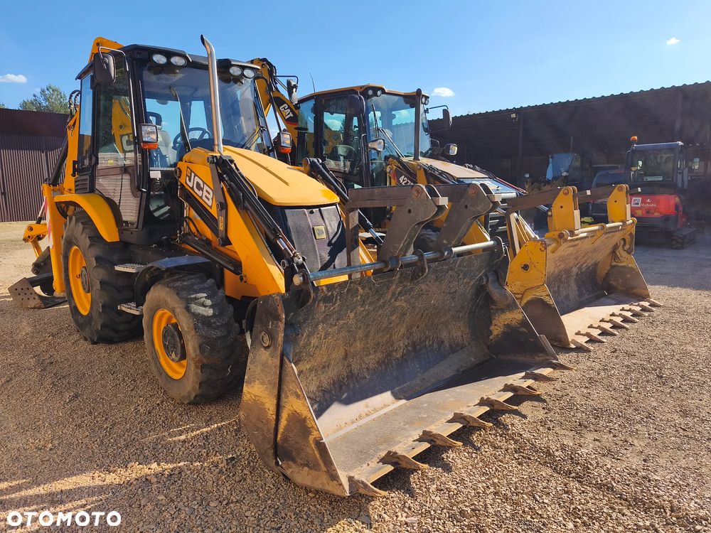 JCB 3CX , Caterpillar CAT 427F, JCB 3CX - 40