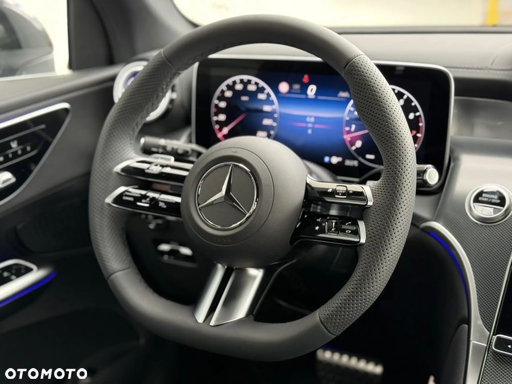 Mercedes-Benz GLC - 30