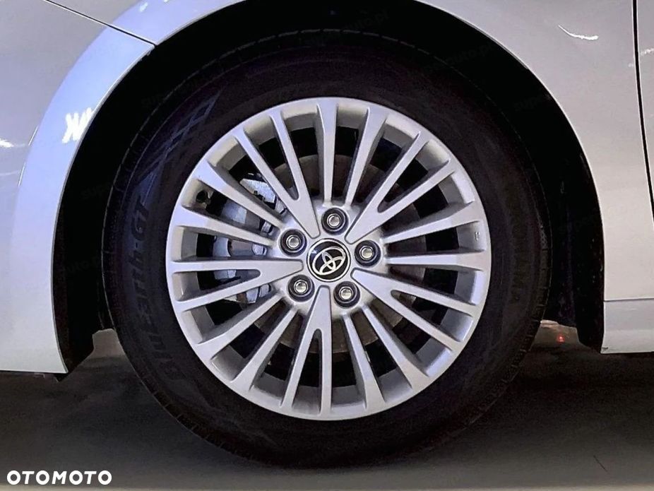 Toyota Camry - 5