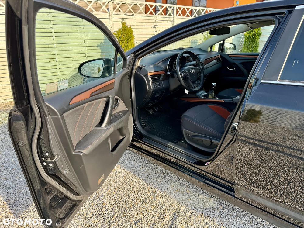 Toyota Avensis 2.0 D-4D Premium - 32