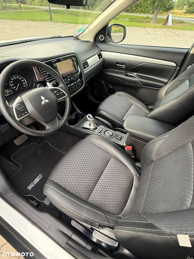 Mitsubishi Outlander 2.0 4WD Top - 12