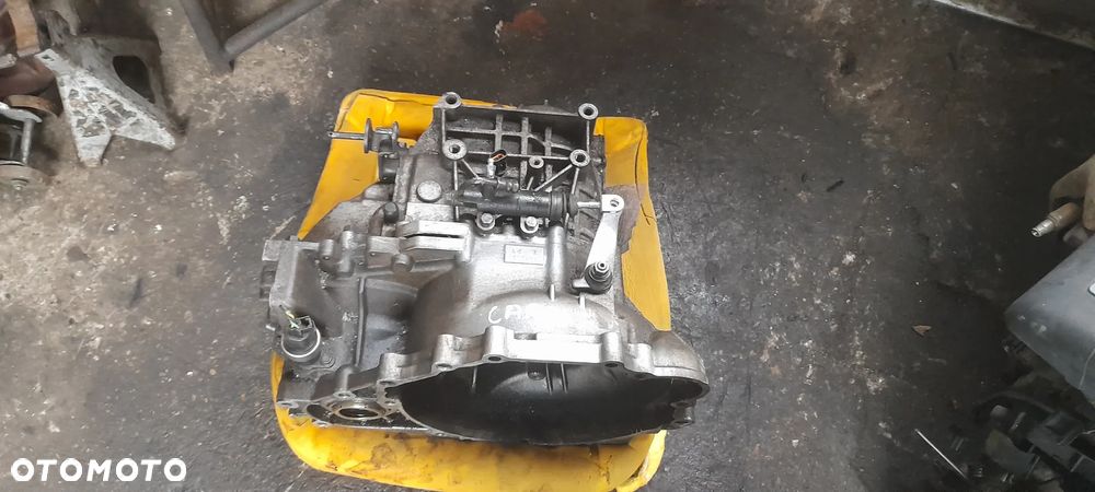SKRZYNIA BIEGÓW KIA CARENS II 2.0 CRDI L4R - 3