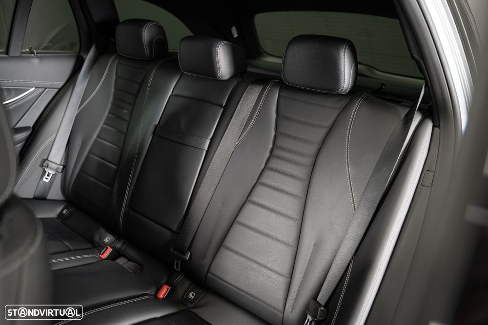 Mercedes-Benz E 300 de 4Matic T 9G-TRONIC - 14