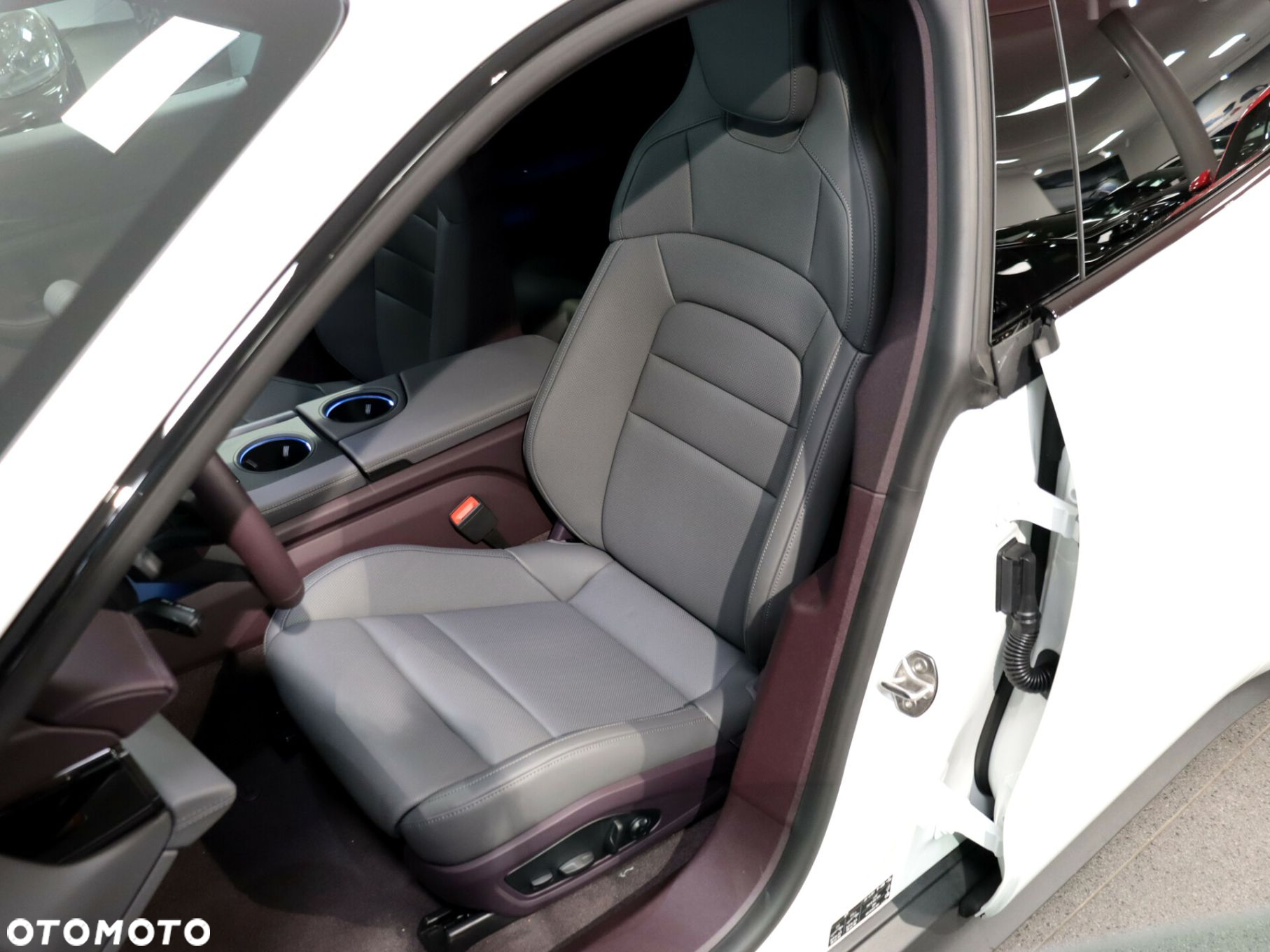 Porsche Taycan Performance Plus - 12