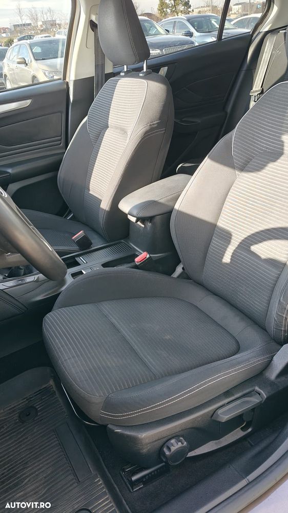 Ford Focus 1.0 EcoBoost Titanium Business - 11