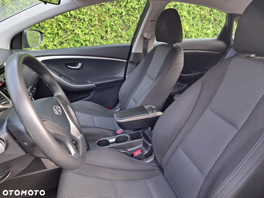 Hyundai i30 1.6 Comfort - 12