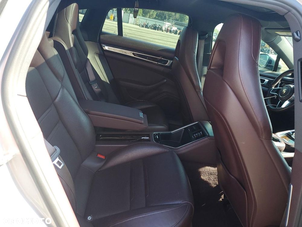 Porsche Panamera 4S - 11