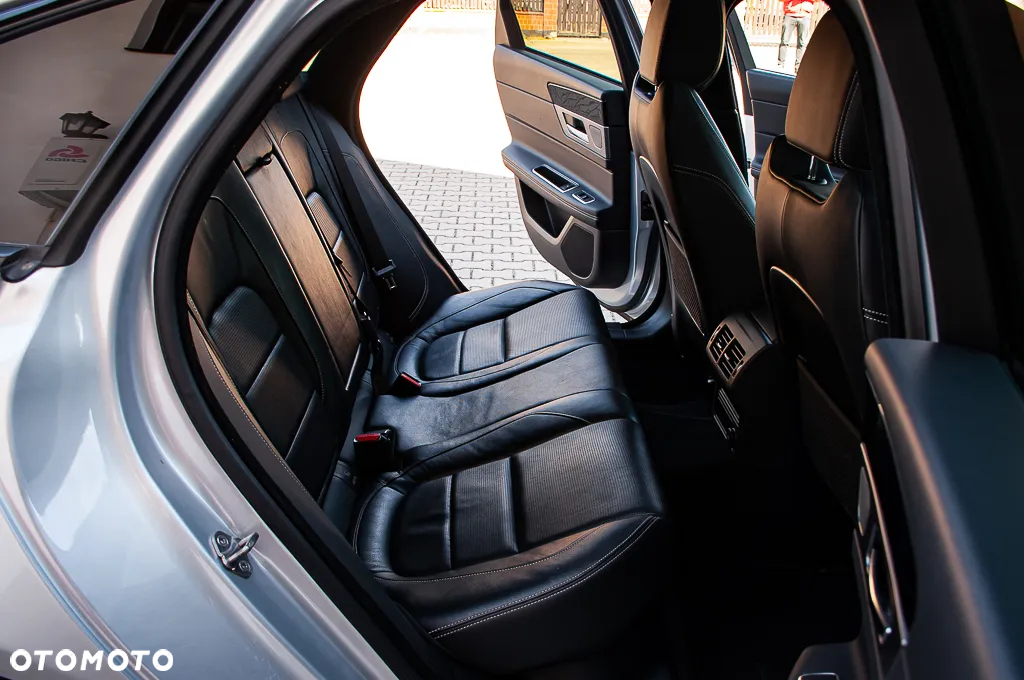 Jaguar XF 2.0 T R-Sport - 26