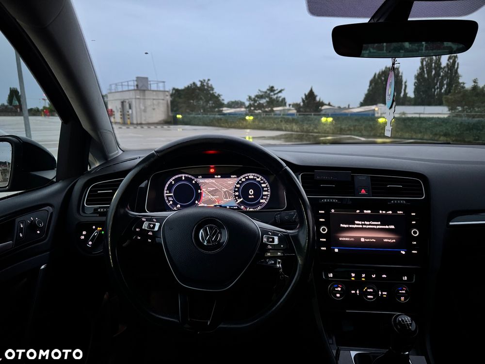 Volkswagen Golf - 17