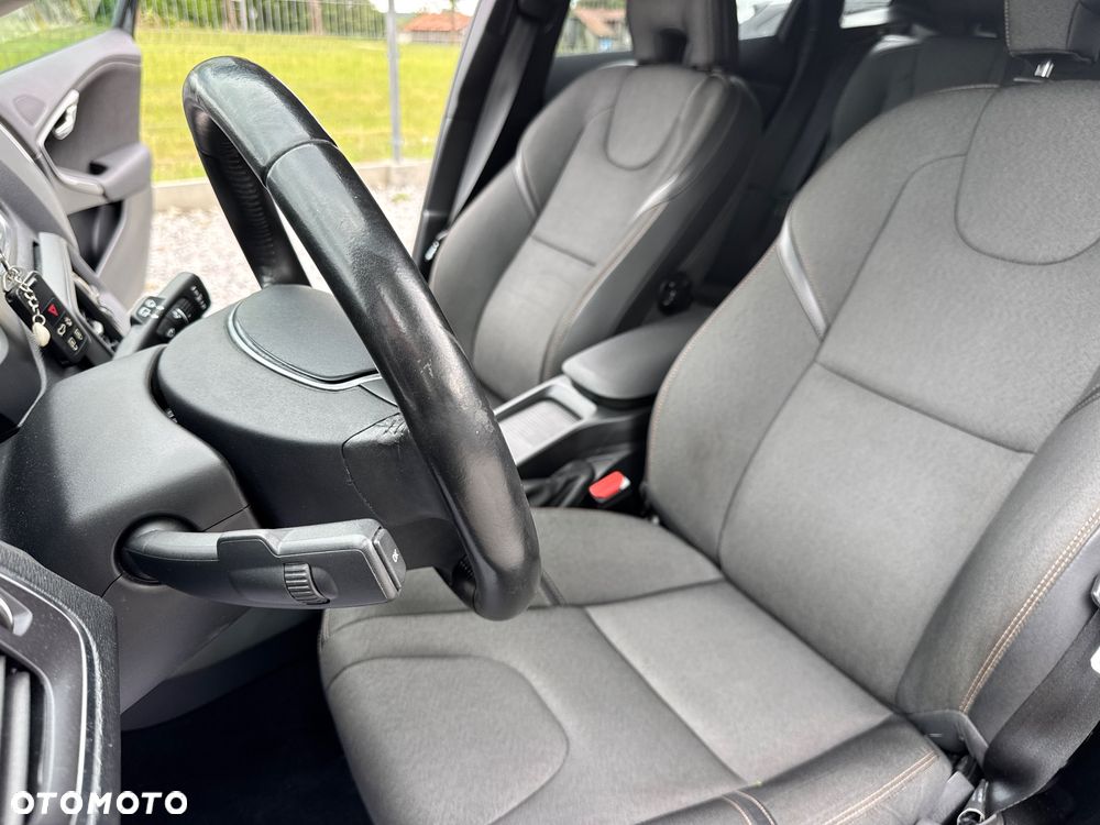 Volvo V40 D2 Momentum - 30
