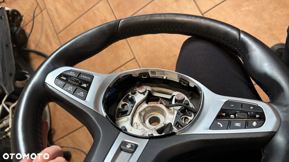 KIEROWNICA BMW G30 G31 G32 G15 G16 G14 G11 G12 G05 G06 G07 MPAKIET SKÓRA ŁOPATKI PODGRZEWANA WIBRACJA TEMPOMAT ASYSTENT PASA RUCHU 7857778 - 5
