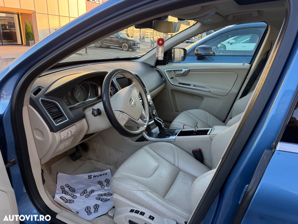 Volvo XC 60 D4AWD Summum - 4