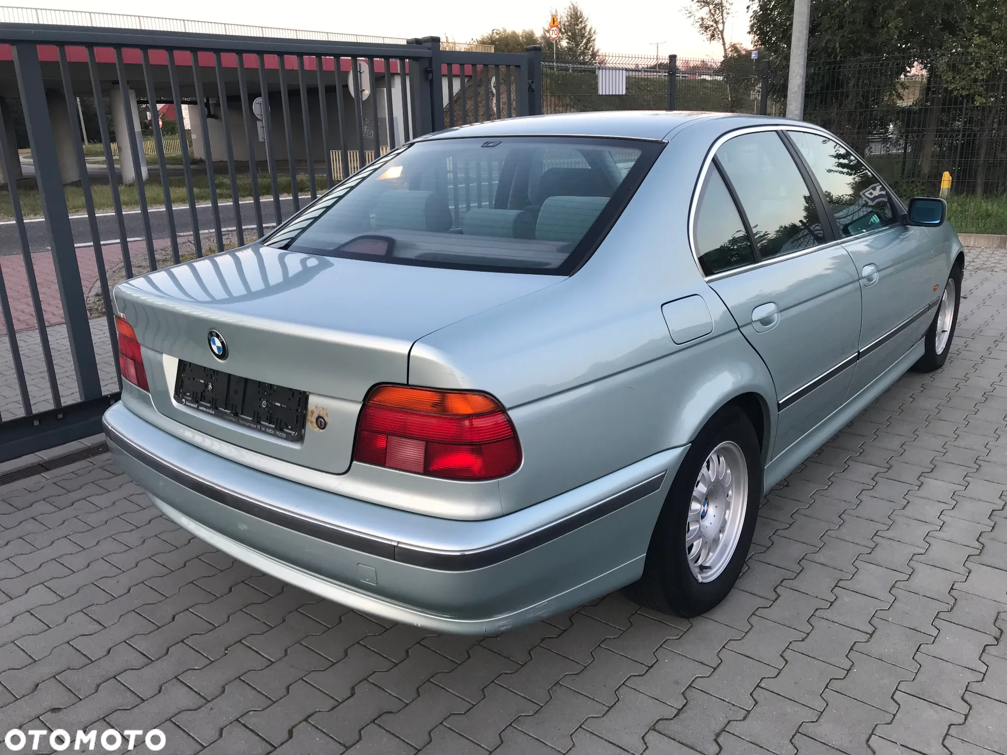 BMW Seria 5 520i - 4