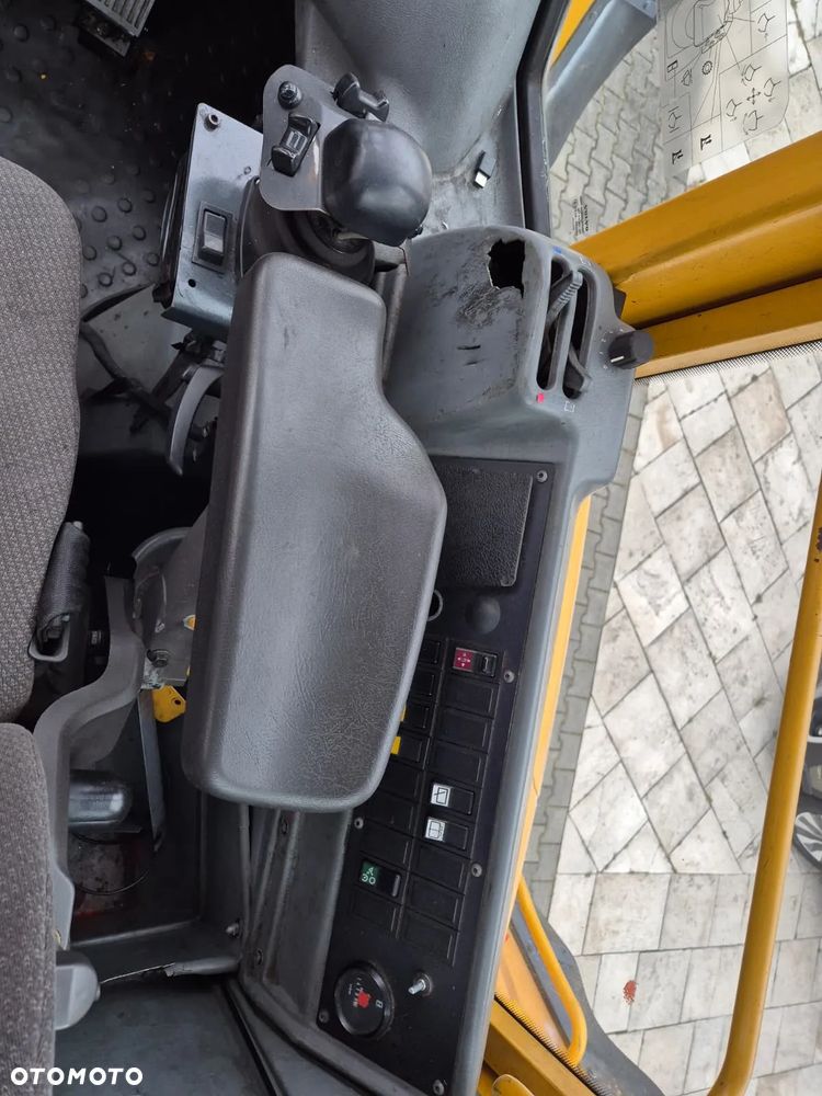 Volvo L 180E 4X4 / HEAVY DUTY / ŁADOWARKA KOŁOWA / CHWYTAK DO BALI I DREWNA / WIELE ZASTOSOWAŃ / OD PIERWSZEGO WŁAŚCICIELA / DOBRY STAN / MOŻLIWOŚĆ TRANSPORTU - 32