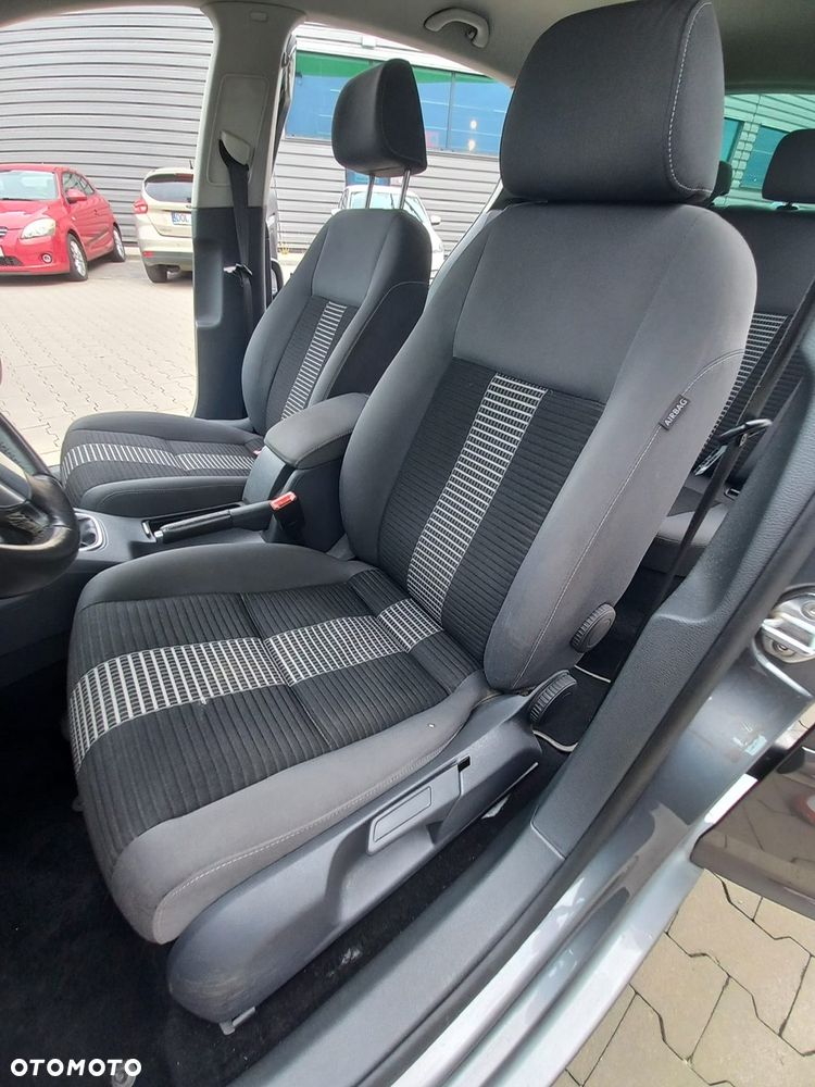 Volkswagen Golf 1.9 TDI DPF United BlueMotion - 33
