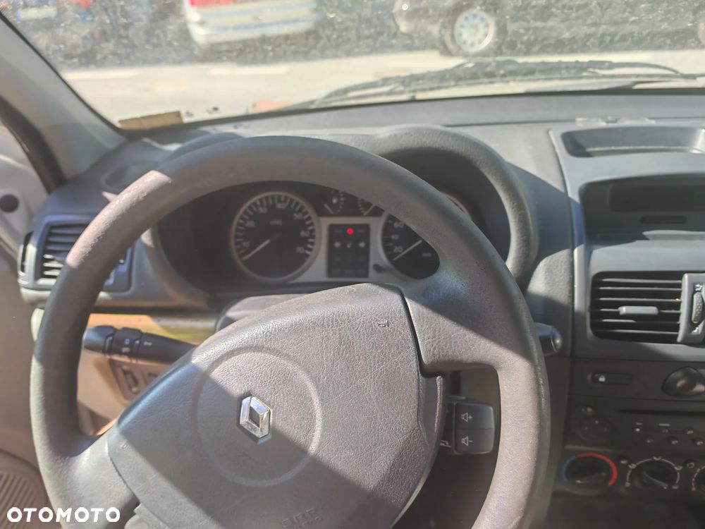Renault Clio 1.4 16V Privilege - 15