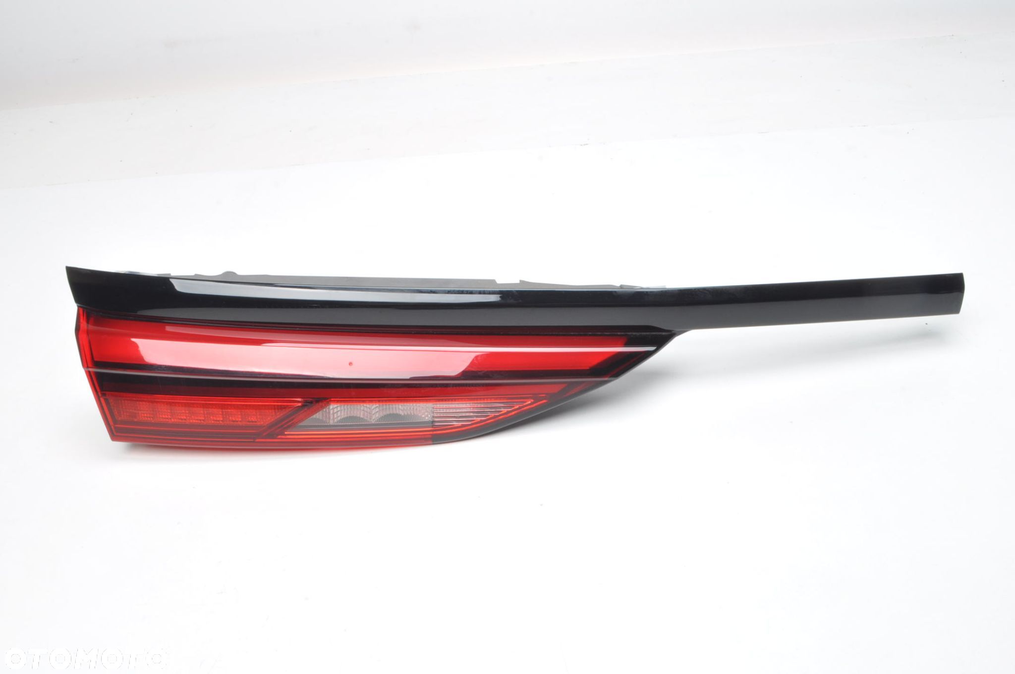 BMW F44 LAMPA LEWA TYLNA W KLAPE 8498739 - 1