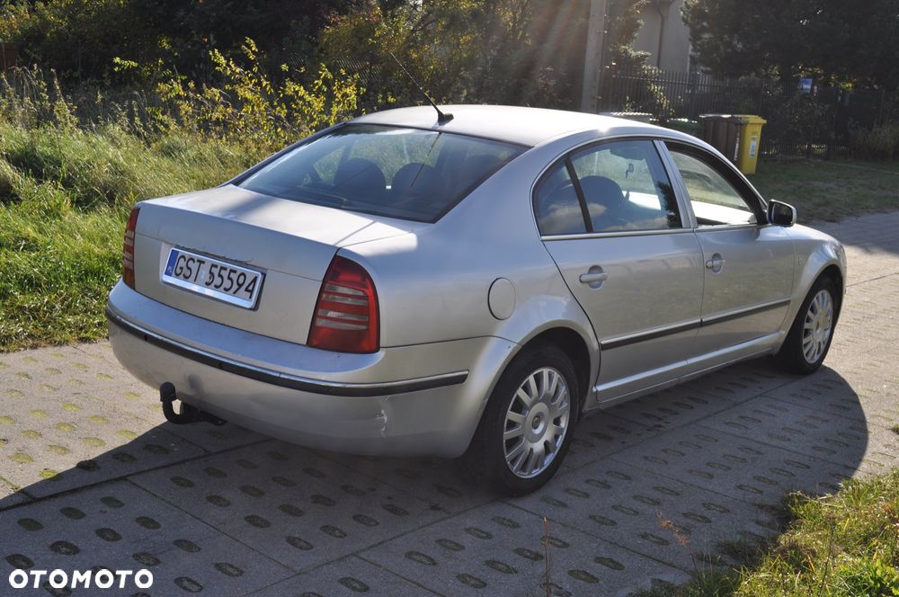 Skoda Superb 2.8 V6 Laurin&Klement - 4