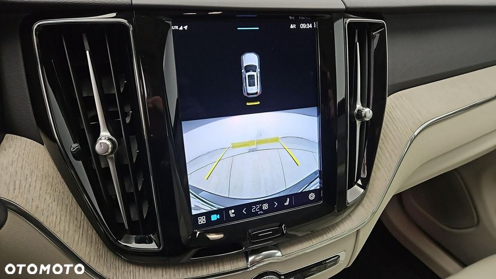 Volvo XC 60 B4 B Plus Bright - 22