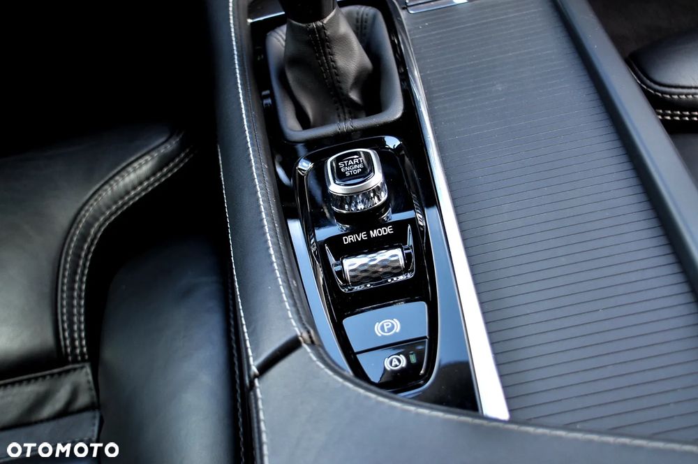 Volvo V90 D4 Momentum Pro - 25
