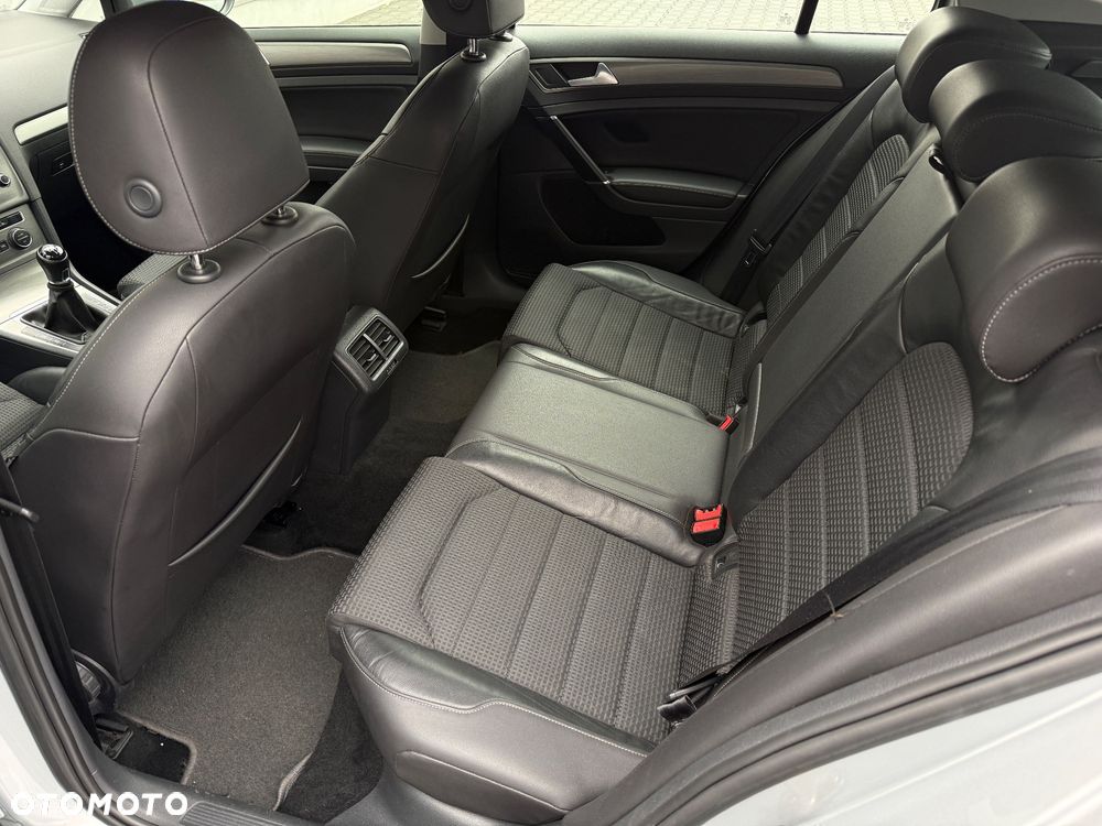 Volkswagen Golf - 23