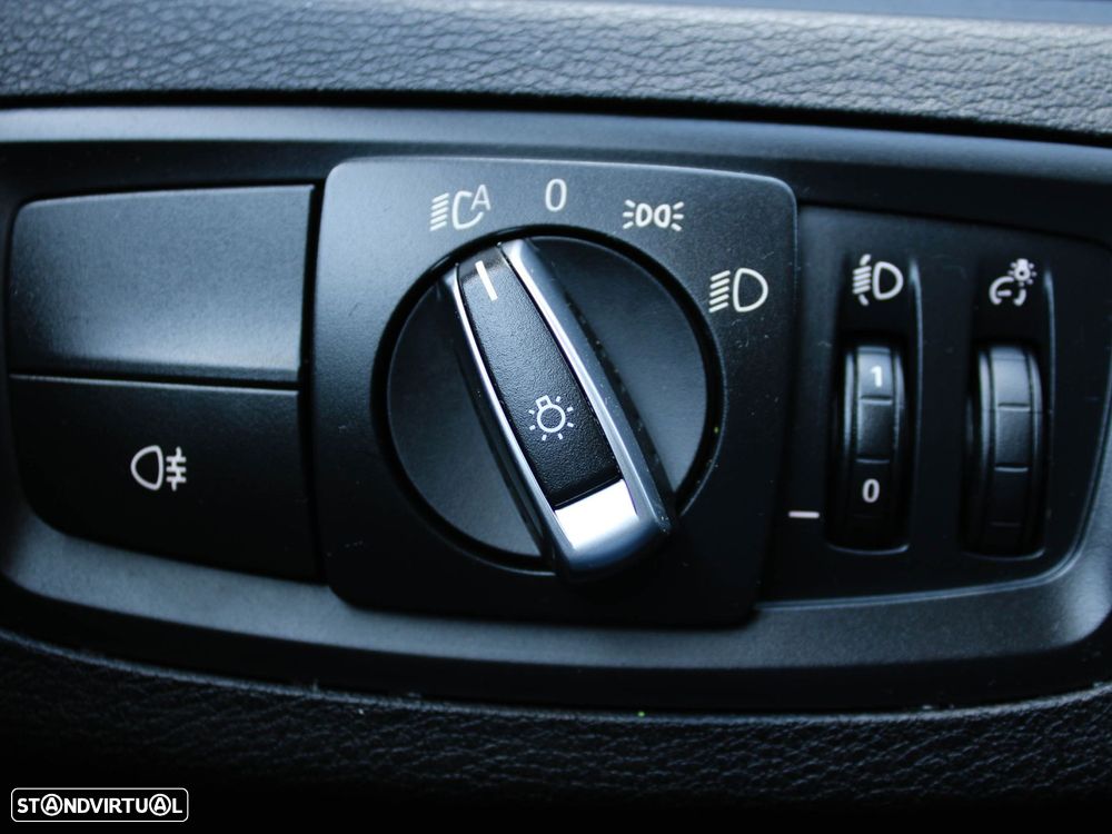 BMW X1 18 d sDrive Auto - 32