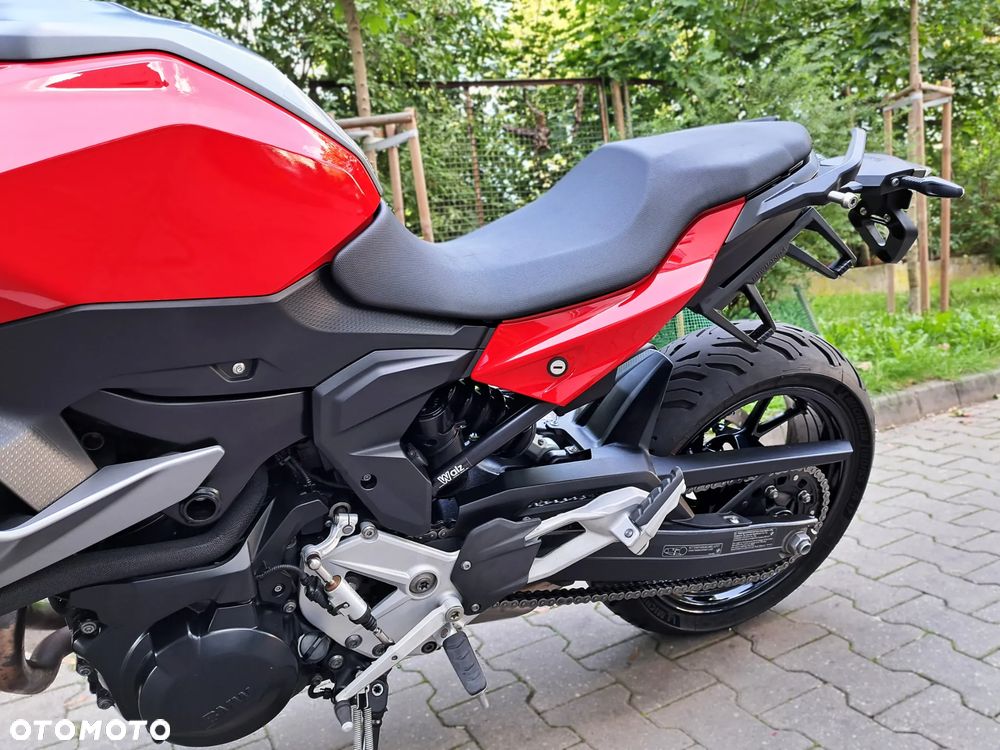 BMW XR - 18