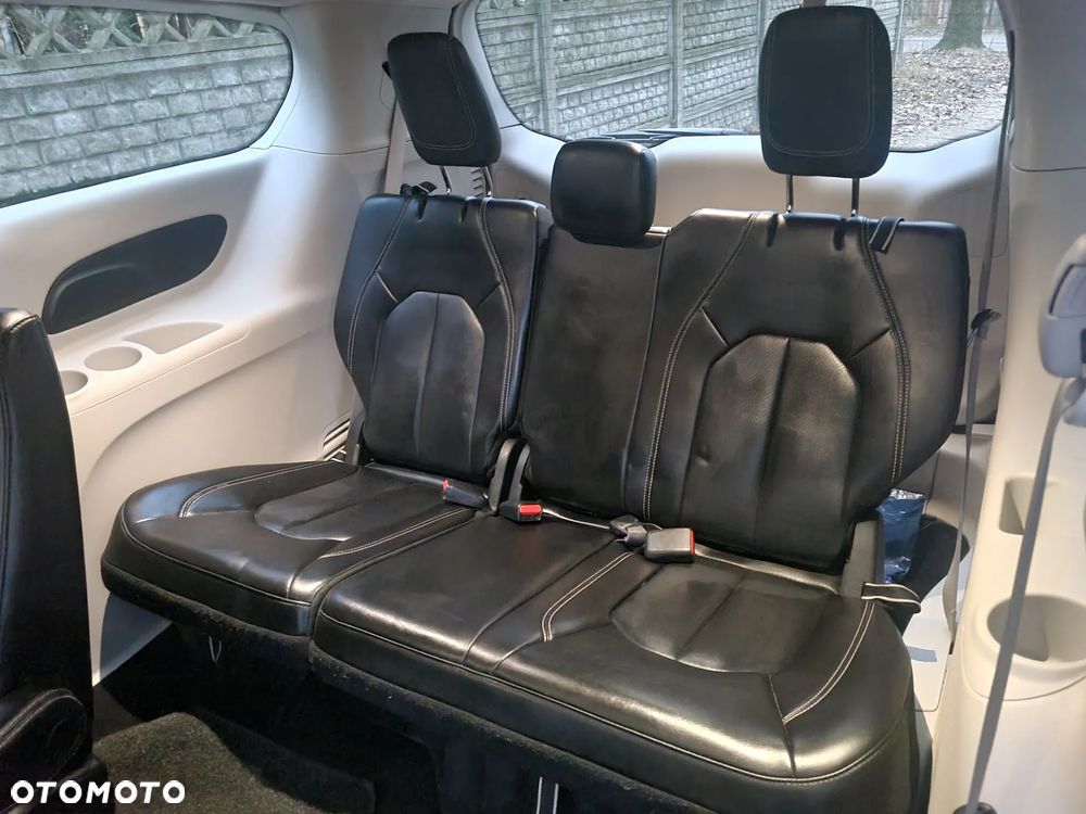 Chrysler Pacifica - 26