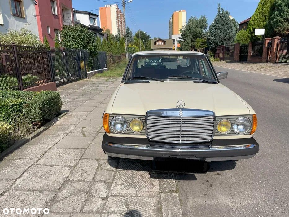 Mercedes-Benz W123 - 4