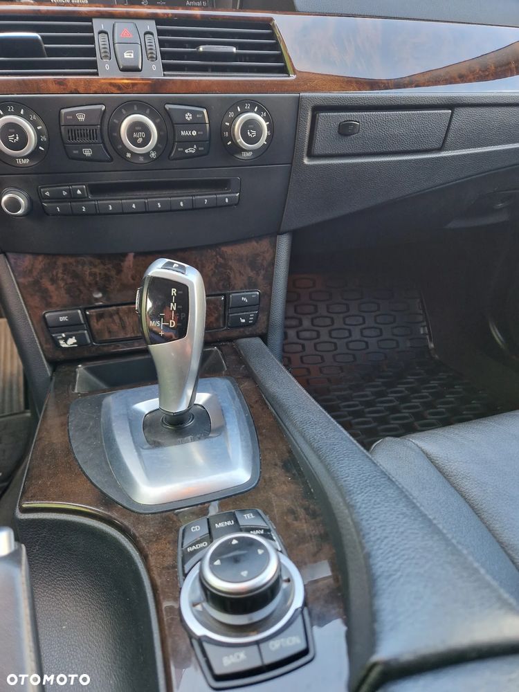 BMW Seria 5 530d xDrive - 12