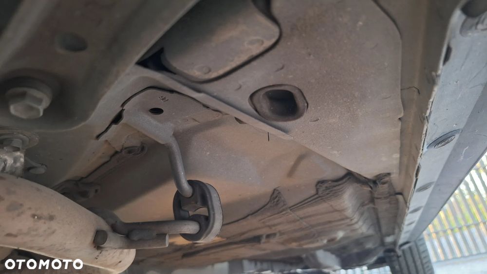 Toyota Yaris Hybrid 100 Premium - 15