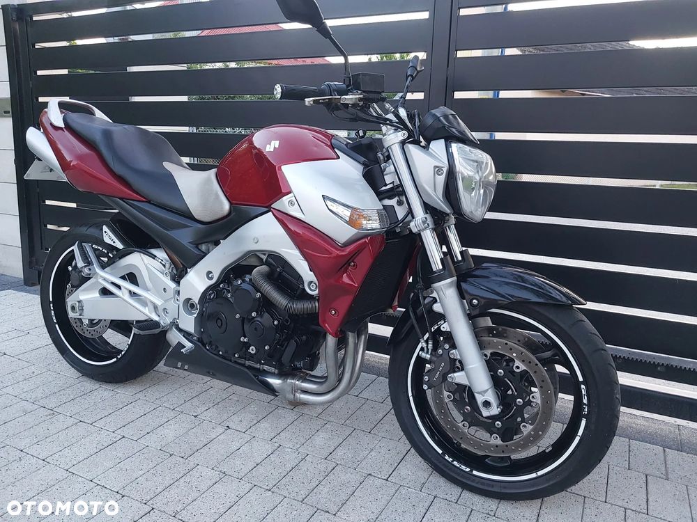 Suzuki GSR - 3