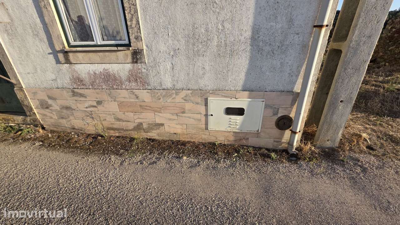Casa T3 para restaurar com terreno, a 2 kms de Ferreira do Zêzere - Grande imagem: 3/37