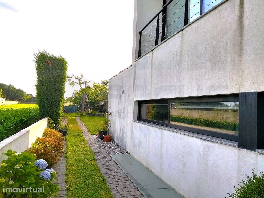 Moradia T4 de arquitetura contemporânea, às portas da cidade - AVEIRO - Grande imagem: 2/32