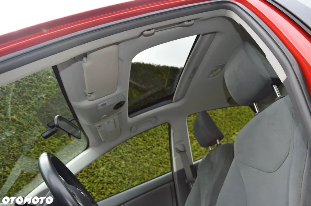 Toyota Prius (Hybrid) Life - 11