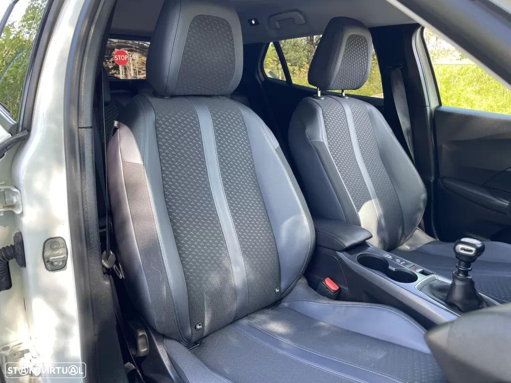 Peugeot 2008 1.2 PureTech Allure - 35