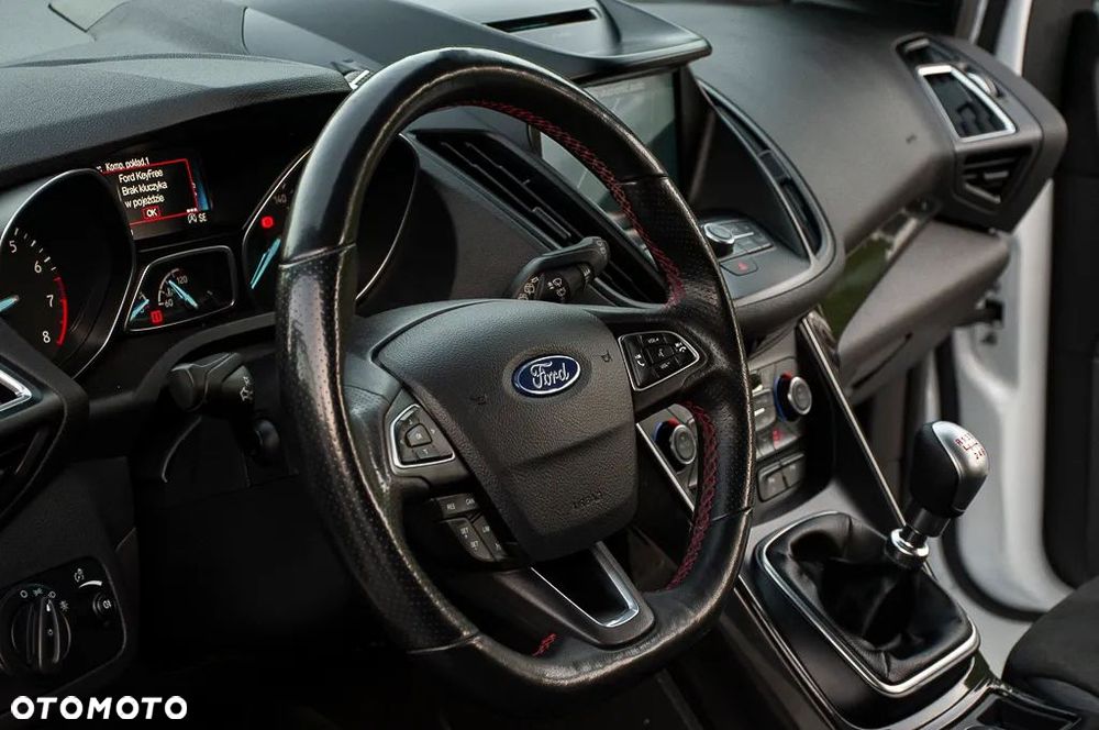 Ford Kuga 1.5 EcoBoost 2x4 ST-Line - 21