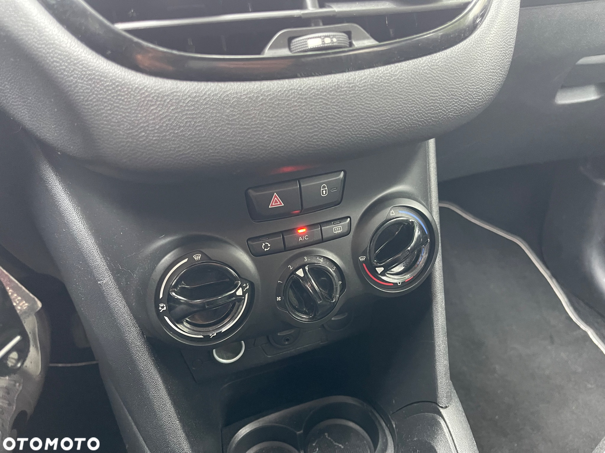 Peugeot 208 1.2 PureTech Allure - 17