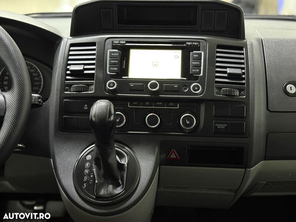 Volkswagen Caravelle - 16