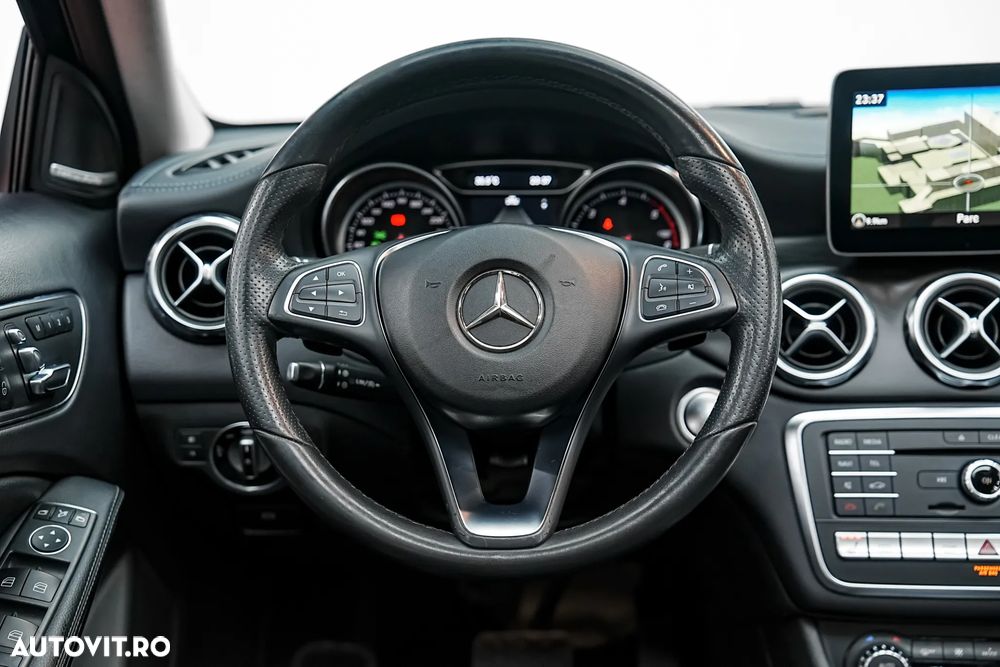 Mercedes-Benz GLA 220 d 4MATIC 7G-DCT - 34