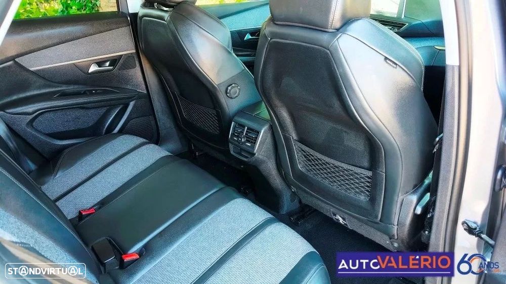 Peugeot 3008 1.5 BlueHDi Allure EAT8 - 33