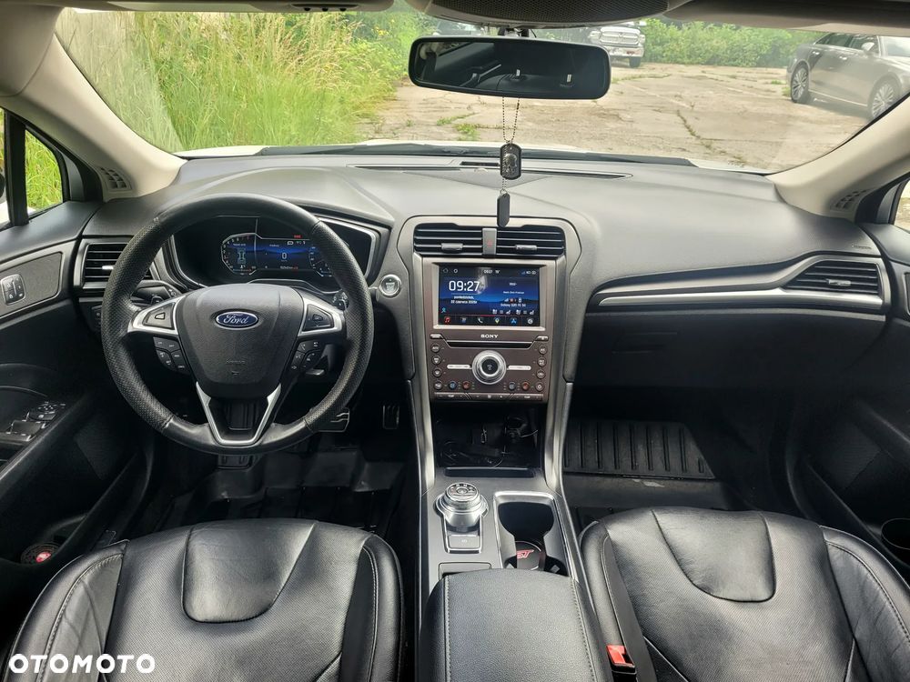 Ford Fusion - 32