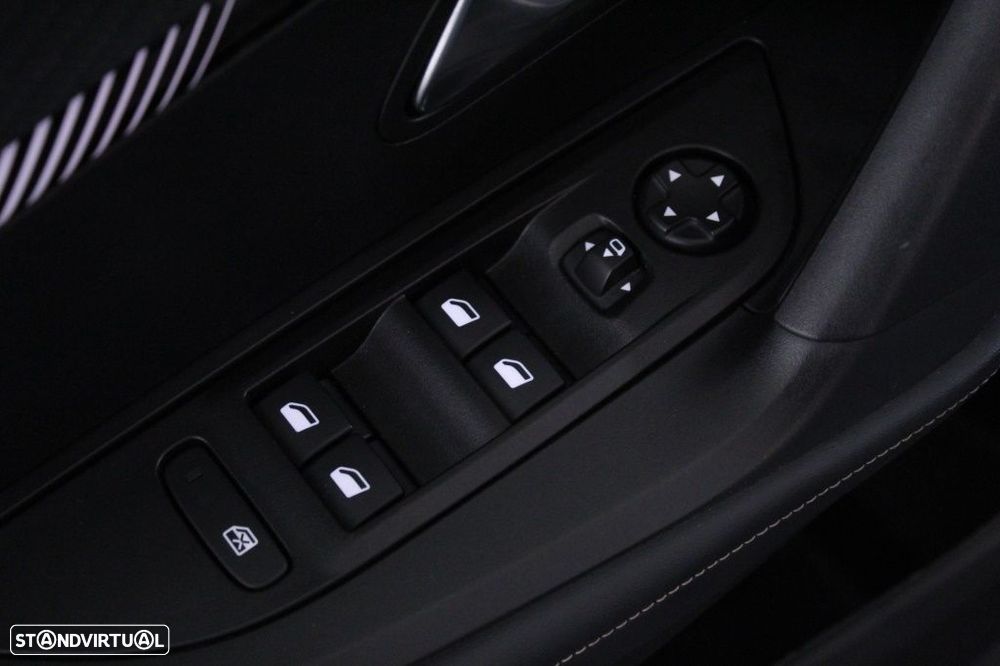 Peugeot 2008 1.2 Hybrid Allure e-DCS6 - 20